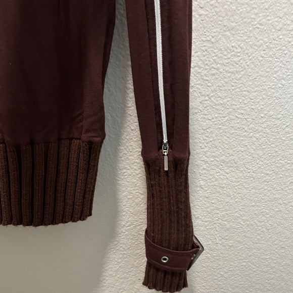 Vintage Yoki Brown Turtleneck Sweater with zippers and buckles - Picture 4 of 7